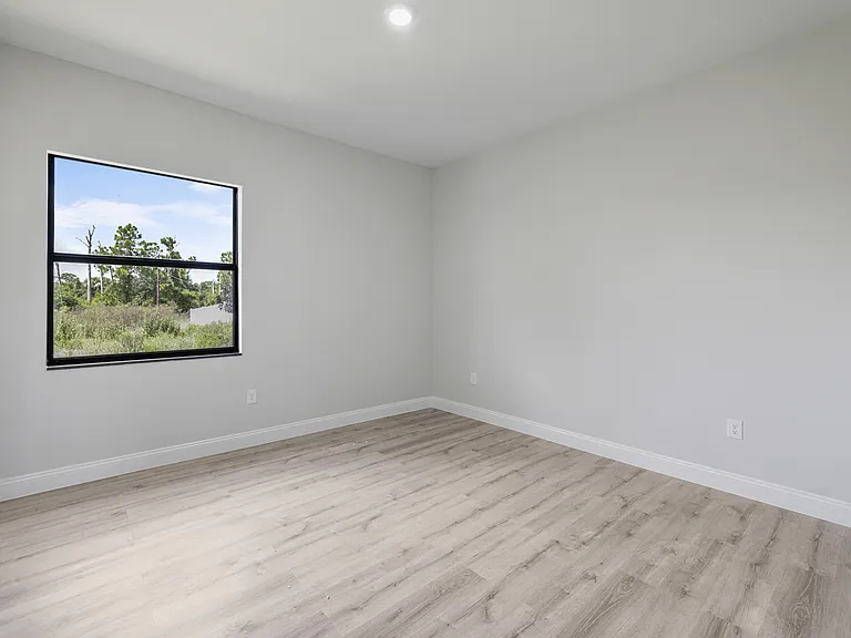 556 Sherwood Ave S — Photo 29