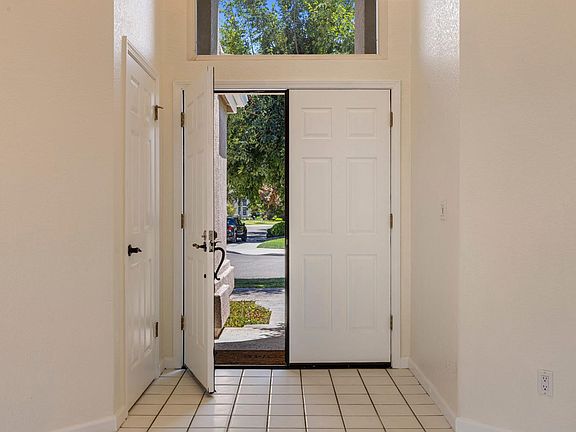 5th image of 3349 Willowbrook Cir