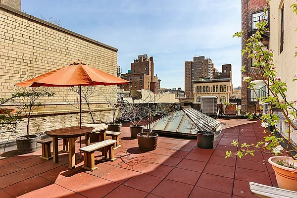 Sold by Corcoran | media 21