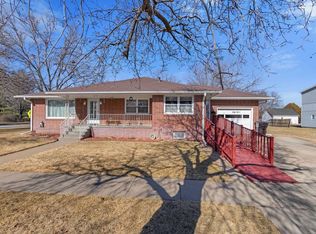 104 E 9th St, Schuyler, NE 68661