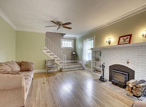 4th image of 3818 Sheridan Ave N