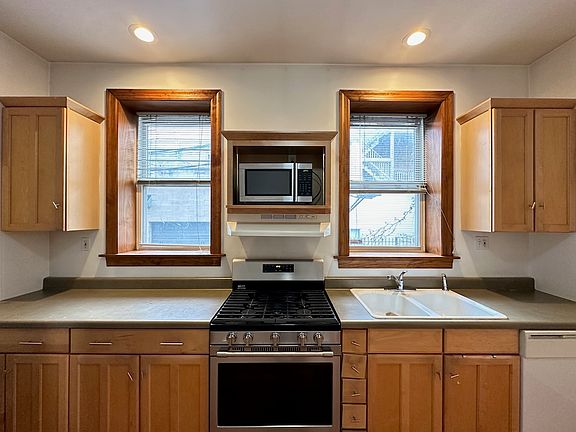 4th image of 2213 N Seeley Ave #F2