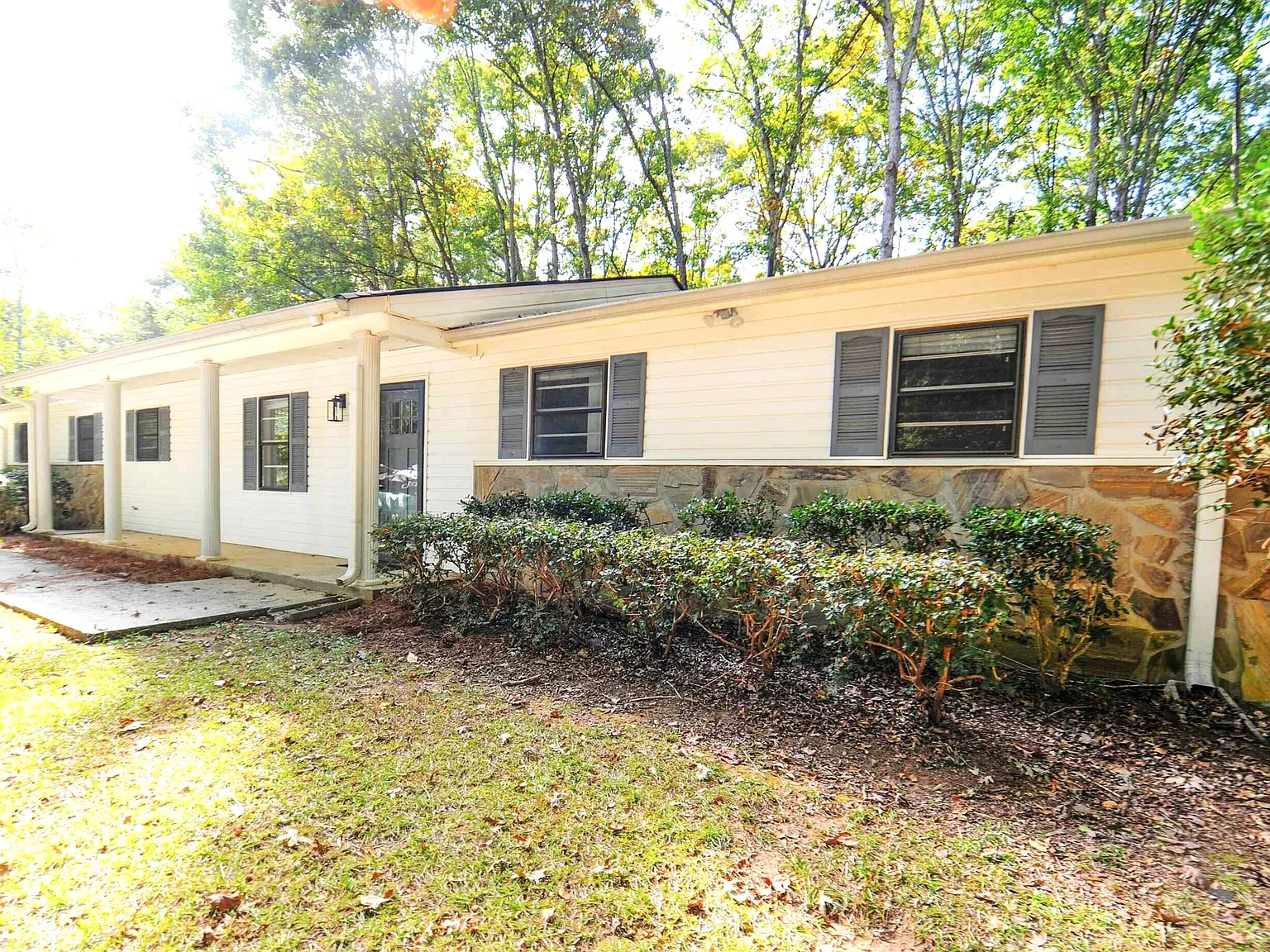 3 bed, 2.0 bath, 1684 sqft, $2,495 — Photo 2