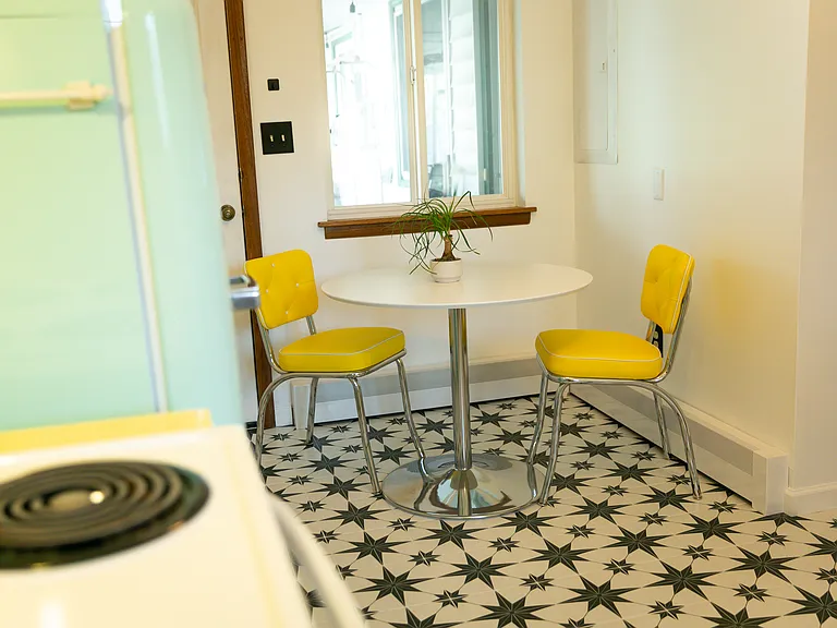 Eat-In Kitchen