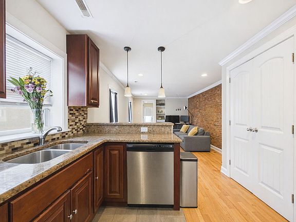 3rd image of 1623 Green St #3R
