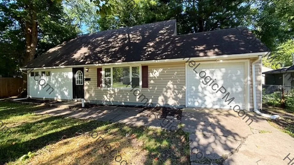 4 bed, 2.0 bath, 1424 sqft, $1,525 — Photo 1