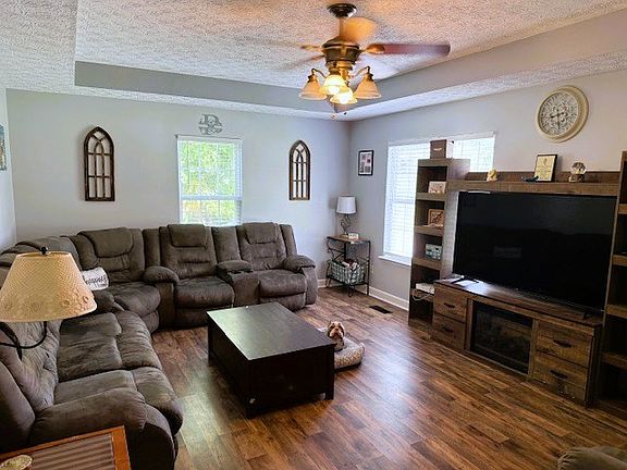 3rd image of 418 Pace St