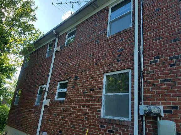 4th image of 52 Bradley Ave