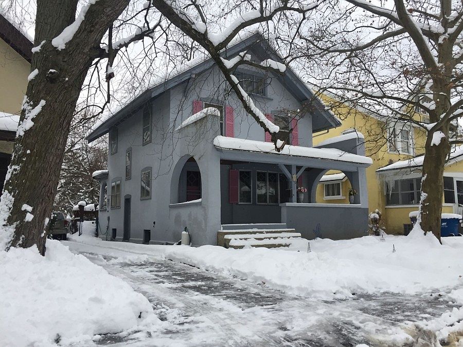 2nd image of 60 Benjamin Ave SE