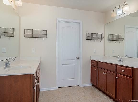 4th image of 1036 McLaren Dr