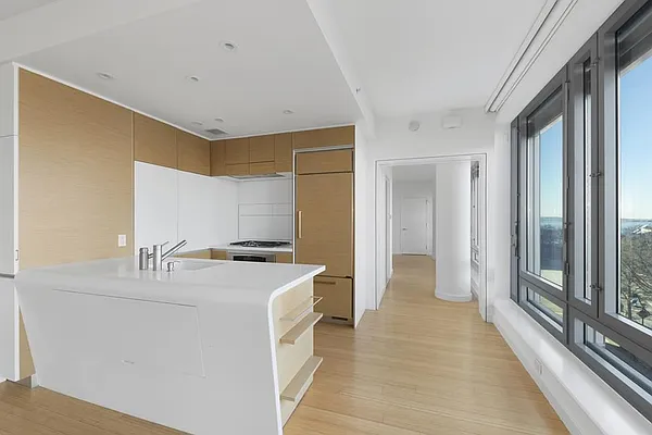 Rented by R New York | media 24