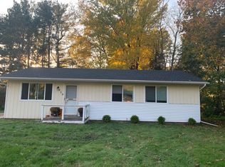 439 Rose St, Pinckney, MI 48169