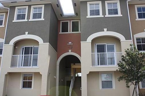 5th image of 10870 NW 88th Ter Unit 208