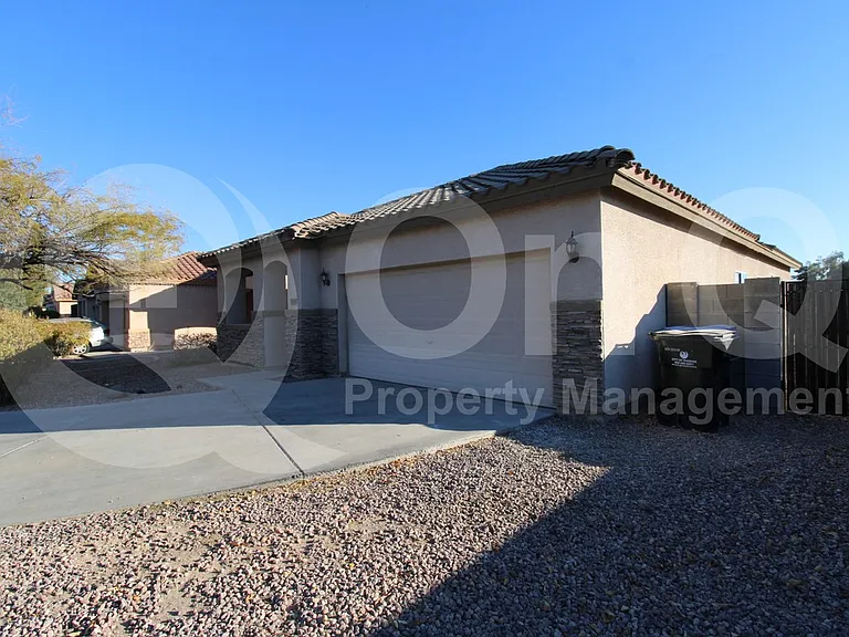 3003 E Kings Ave — Photo 2