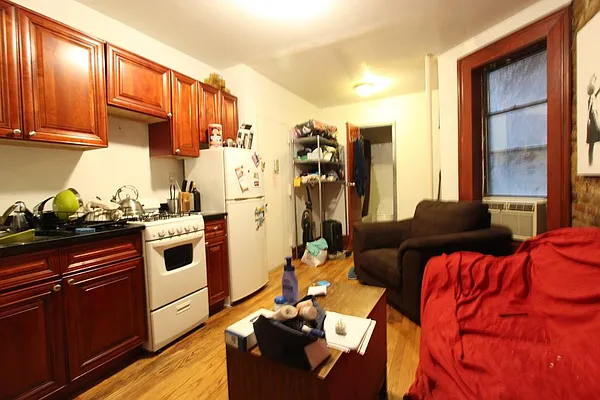 Rented by Dynamik Realty | media 7