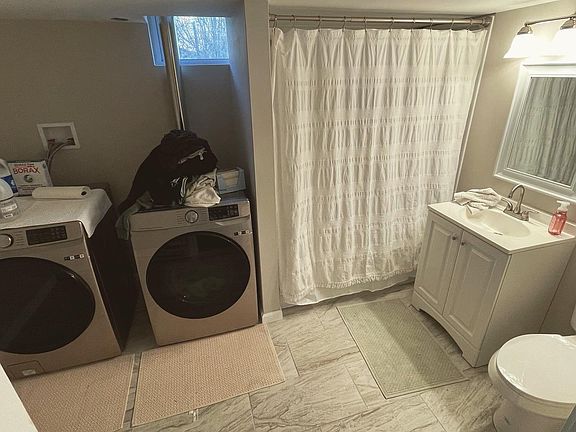 Washer and dryer hookups, washer and dryer not included