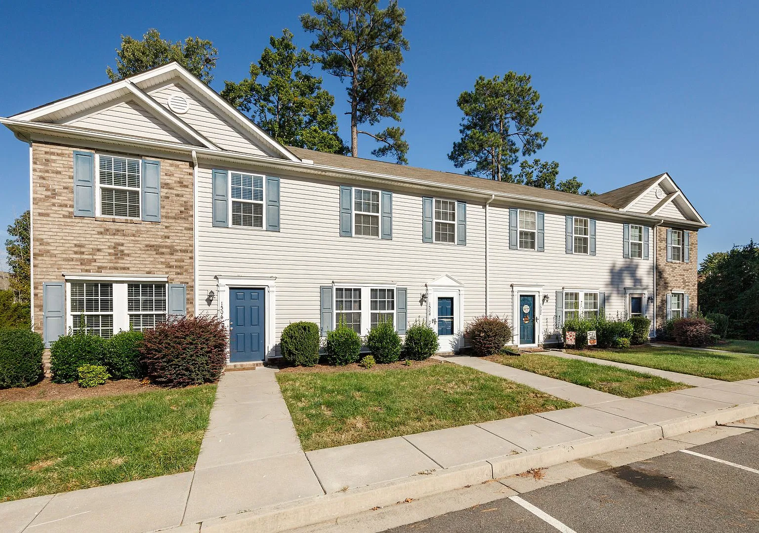 2 Apartment Townhome near E Parham Rd.! Available NOW — Photo 4