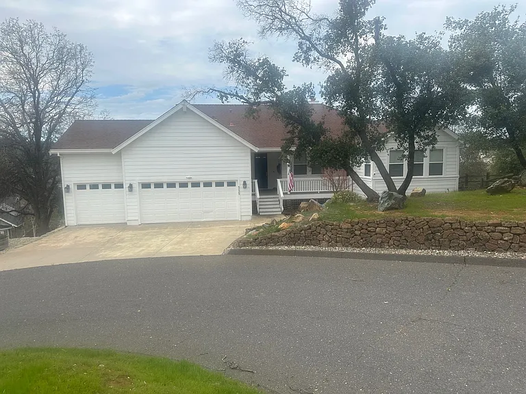 515 Rosebush Ct — Photo 2