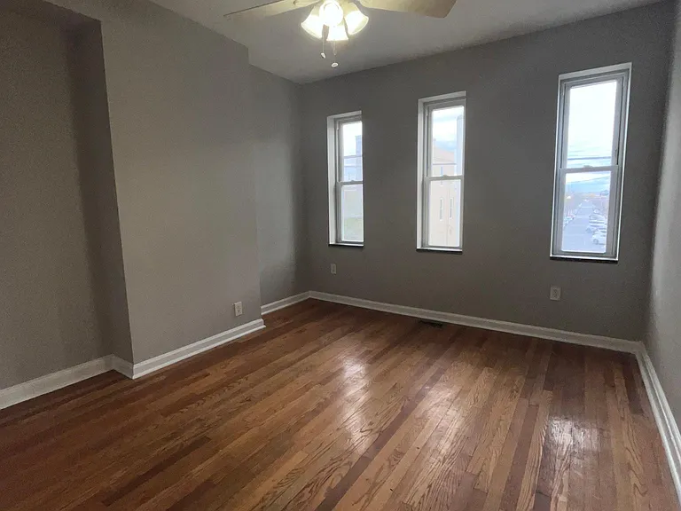 1206 W Cross St — Photo 8
