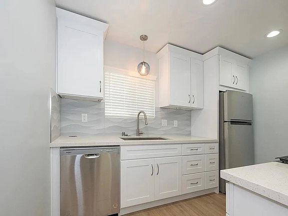 3rd image of 418 N Broadway #418.3