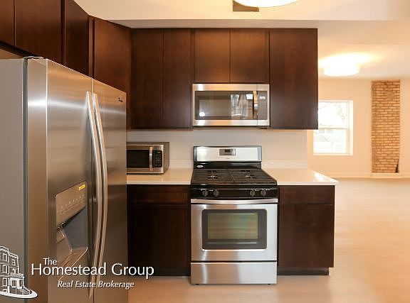 3rd image of 3753 N Leavitt St #2S