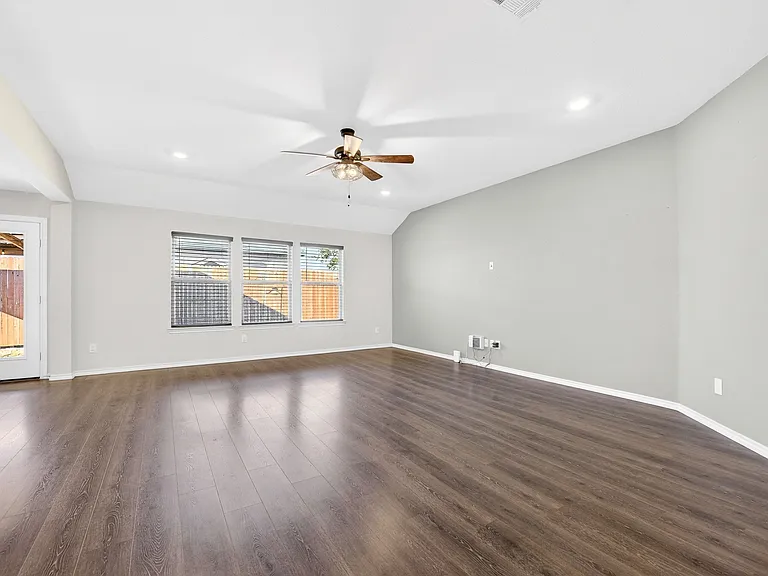 114 Harvard Blvd — Photo 3