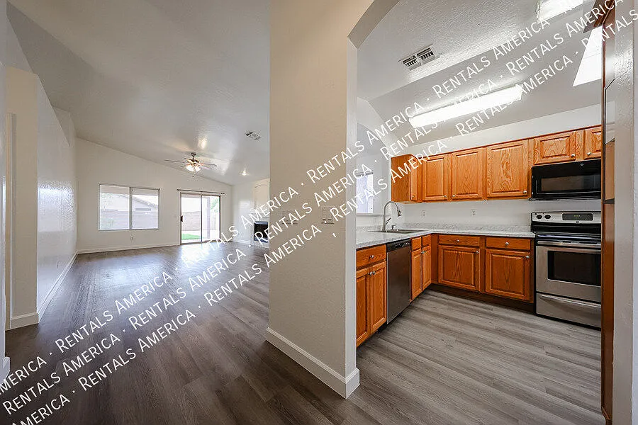Coming Soon - 2 bed + den/office — Photo 4
