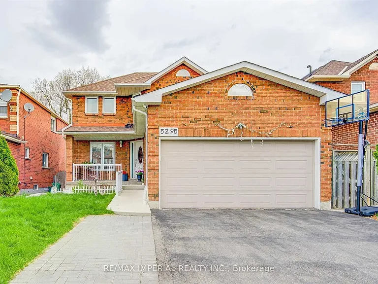 5295 Thornwood Dr #UPPER — Photo 1