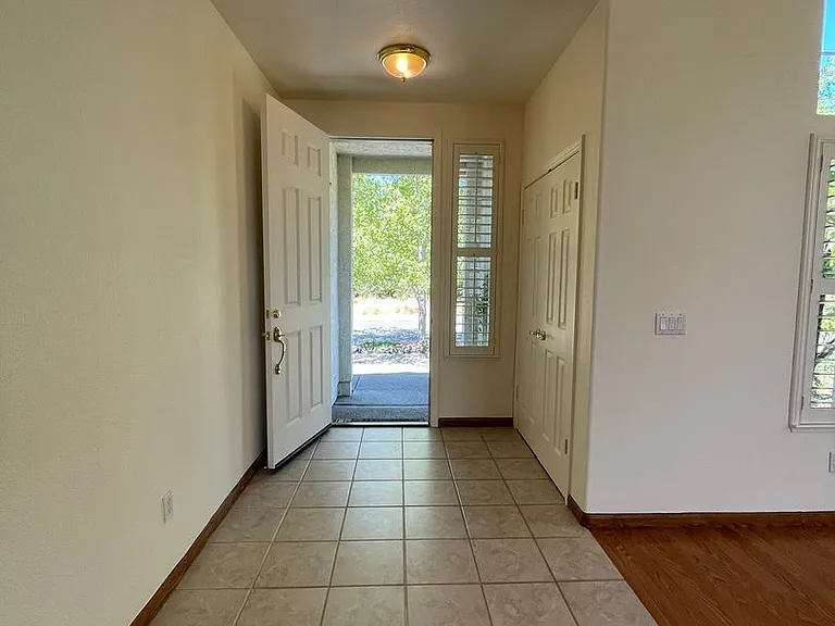 4719 Prospect Ave — Photo 4