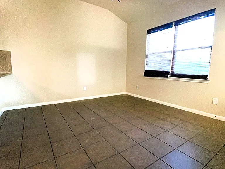 1014 Spring Lakes Haven Dr — Photo 9