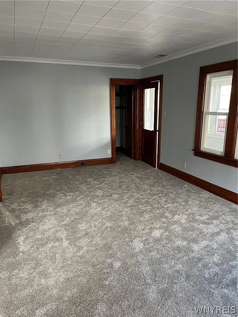 3 bed, 1.0 bath, 1600 sqft, $1,975 — Photo 4