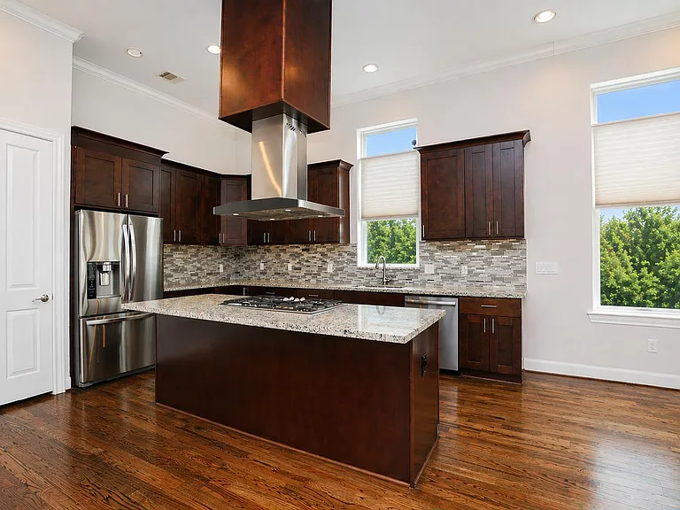 2212 Stuart St — Photo 14
