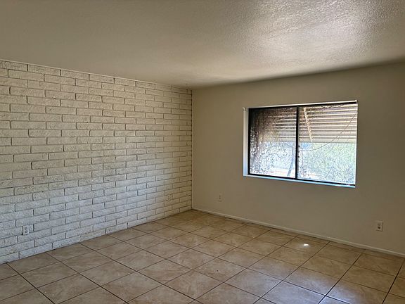 2nd image of 424 W Pebble Beach Dr