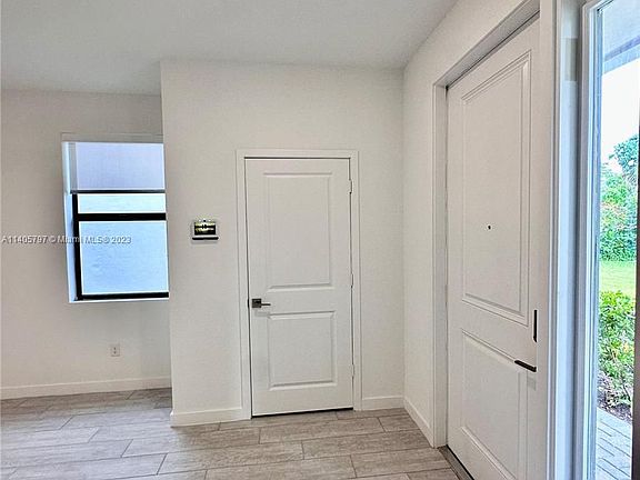 5th image of 521 NW 17th St #521