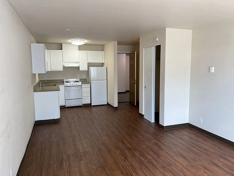 321 10th Ave — Photo 8