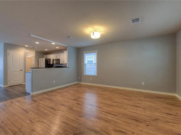 712 Alamo Plaza Dr — Photo 4