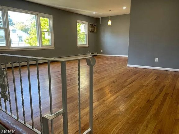 2nd image of 20 Taranto Ct Floor 2