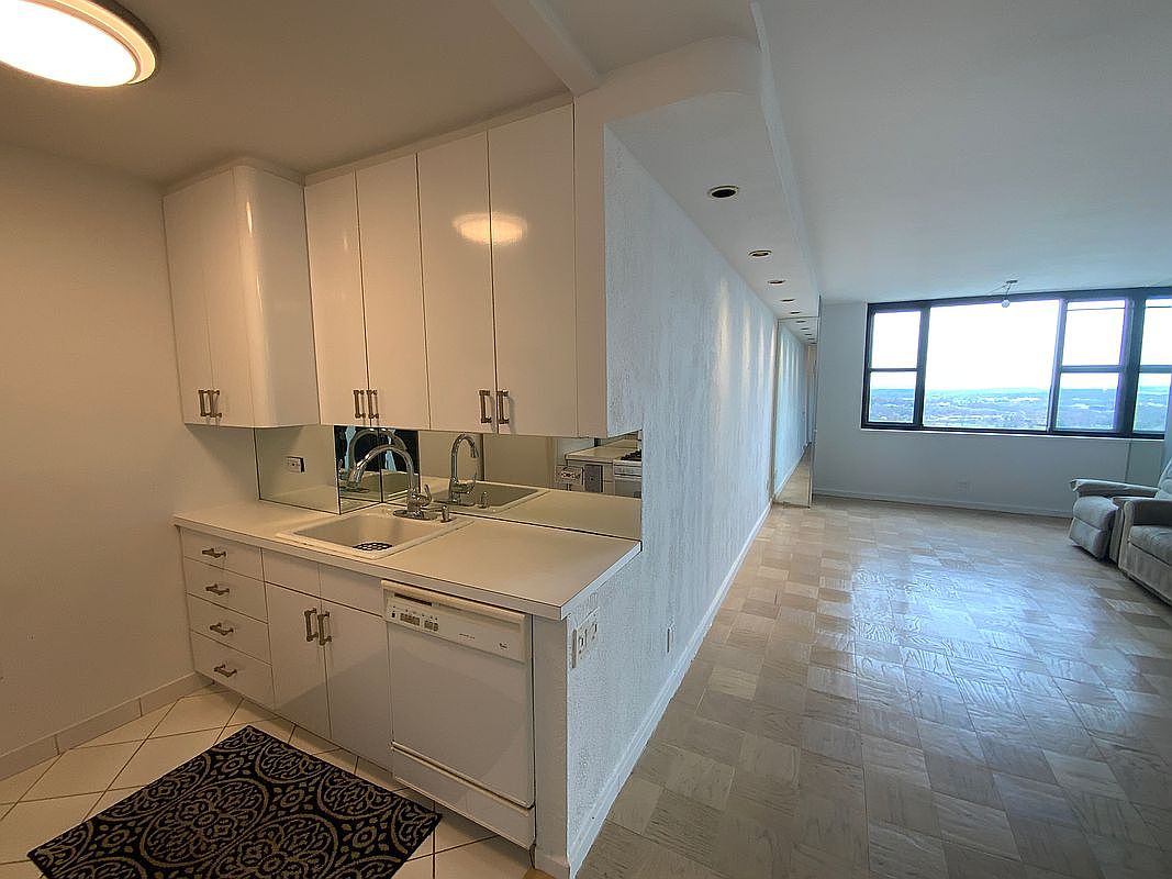 270-10 Grand Central Pkwy APT 30M