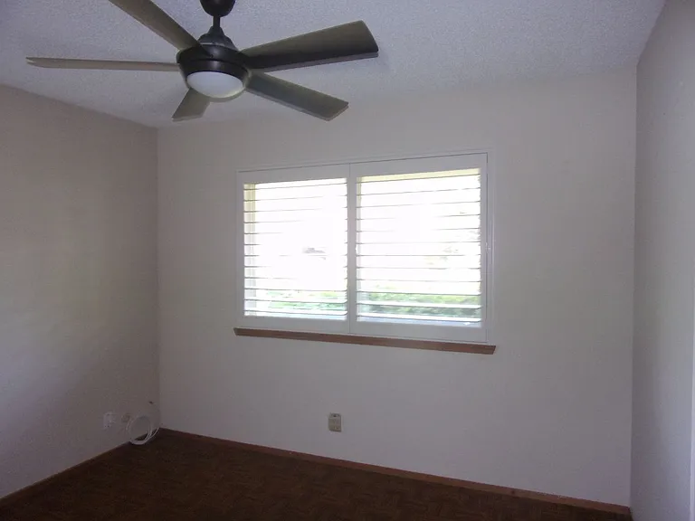 718 Linwood St — Photo 9