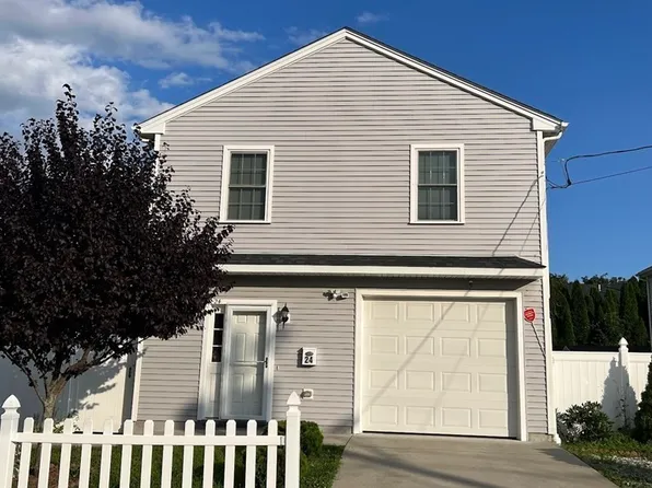 24 Manchester St, Fall River, MA 02721