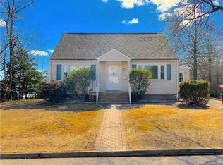 61 S Pine St, Fords, NJ 08863