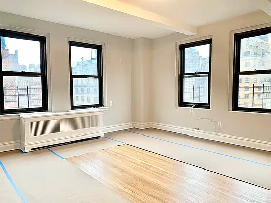 Rented by Arwell Realty | media 8