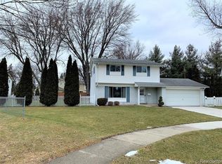 40480 Diane Dr, Sterling Heights, MI 48313