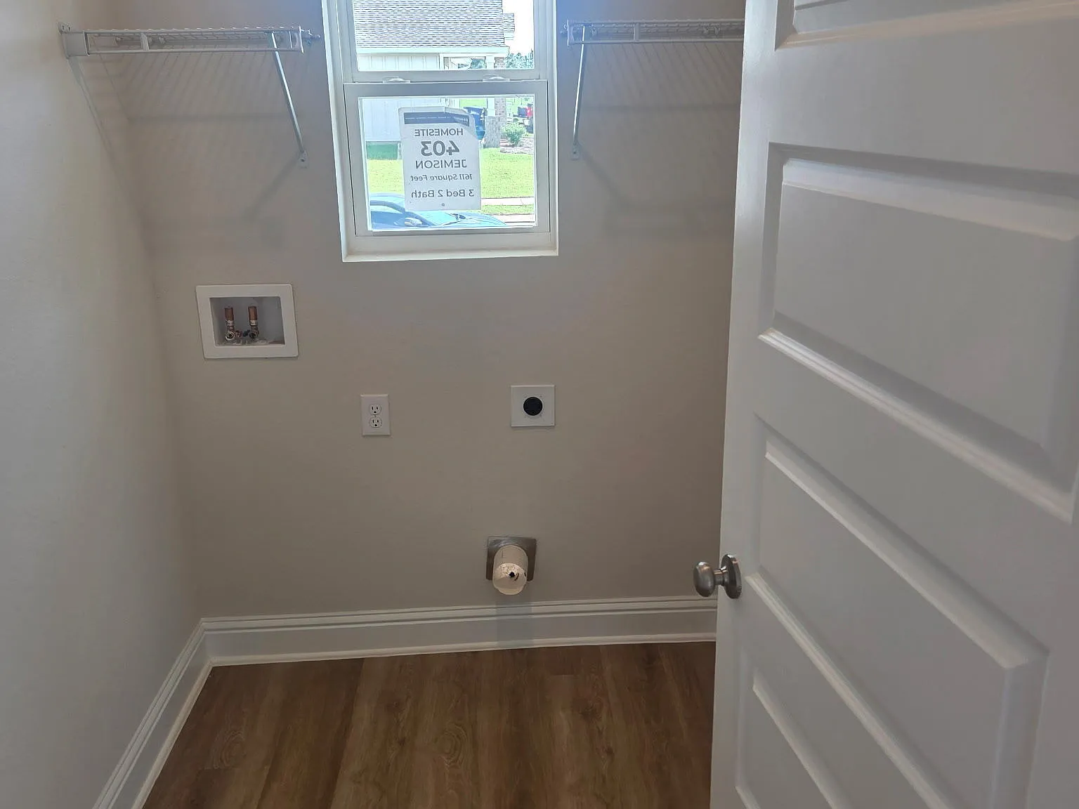 3 bed, 2.0 bath, 1611 sqft, $2,400 — Photo 3
