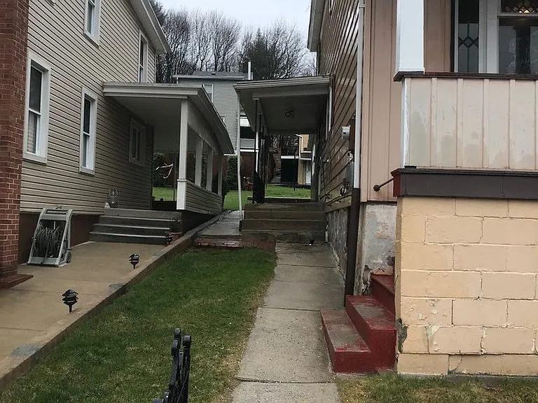 126 E High St — Photo 2