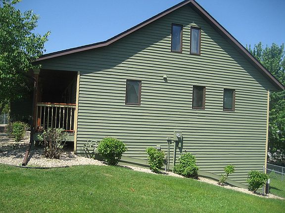 3rd image of 15661 Cornell Ct N