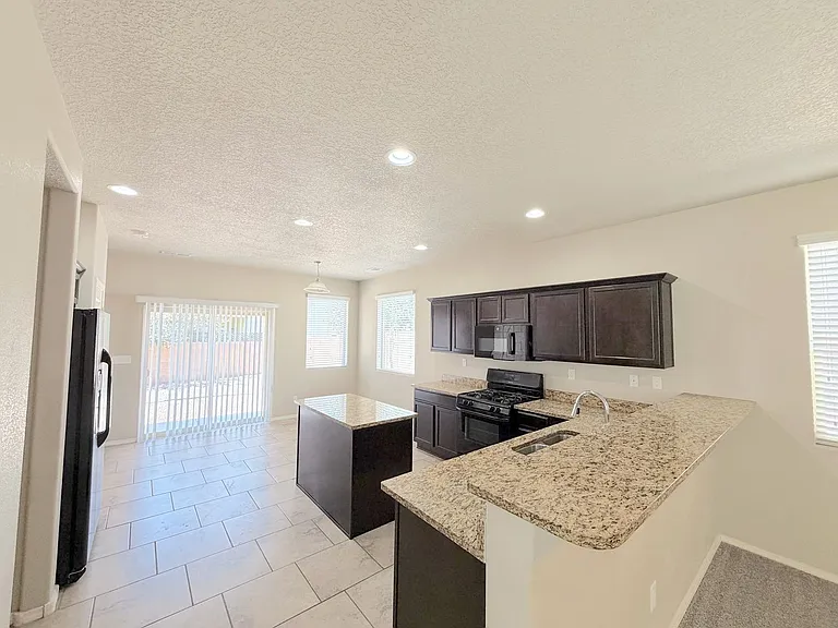 8724 Zephyr Pl NW — Photo 6