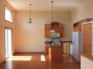 1057 Drew Dr, Woodbury, MN 55129