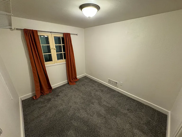 654 1/2 N 100 E — Photo 10