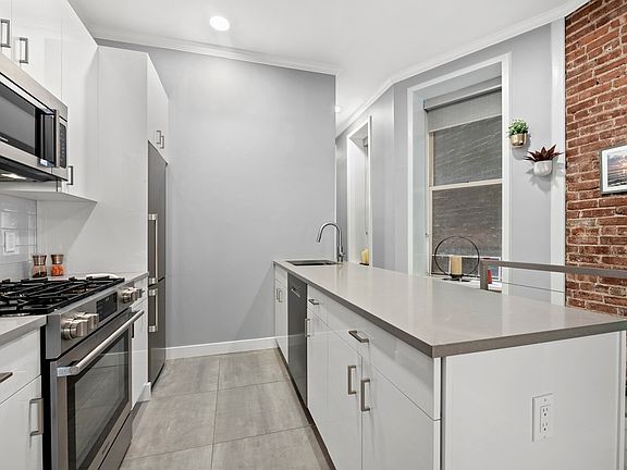 4th image of 325 W 21st St APT 4